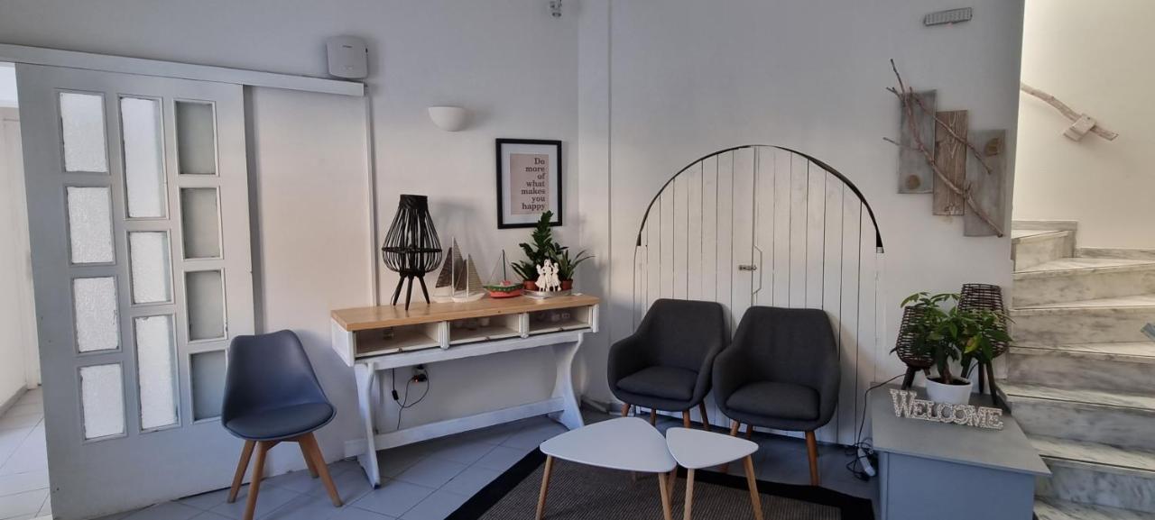 Three Harites Aparthotel Períssa Eksteriør bilde