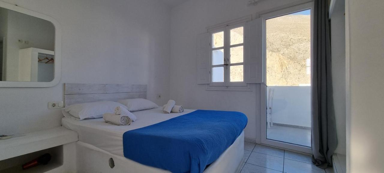 Three Harites Aparthotel Períssa Eksteriør bilde